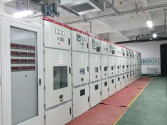 安徽得潤電氣技術(shù)有限公司是一家專注電氣工程咨詢、設(shè)計、制造、安裝調(diào)試一站式服務(wù)的高新技術(shù)企業(yè)。對在各種場合如何選擇高低壓電器以及開關(guān)柜有著豐富的理論知識和工作經(jīng)驗，生產(chǎn)的不同電壓等級的高壓開關(guān)柜、高壓無功補償裝置適合多種工業(yè)、民建等場合。 全國統(tǒng)一客服熱線：400-0551-777